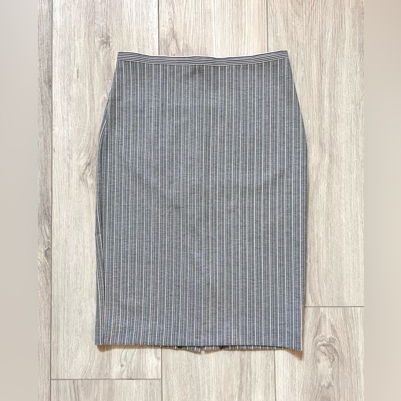 (New) Ann Taylor Pencil Skirt, size 2, gray - Picture 1 of 4